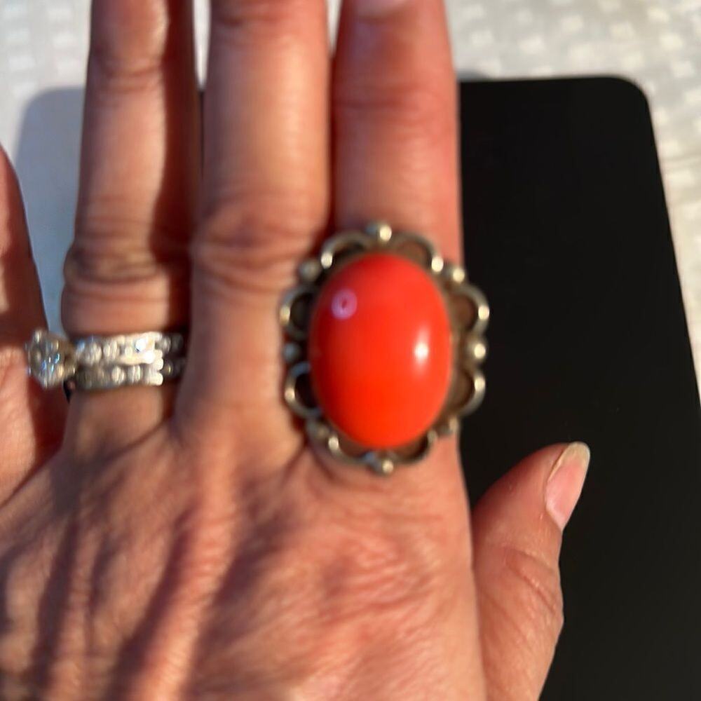 Vintage ring with pink peach stone. Size 7